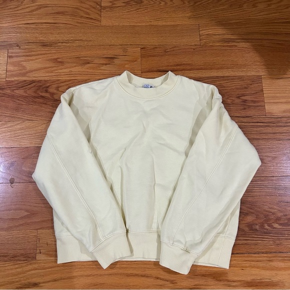 Target Womens medium yellow crewneck sweatshirt - Picture 1 of 7